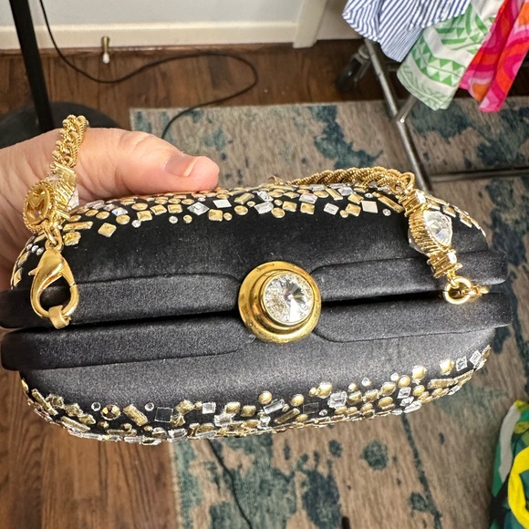 Satin and rhinestone evening bag with a removable gold chain. - Picture 4 of 12